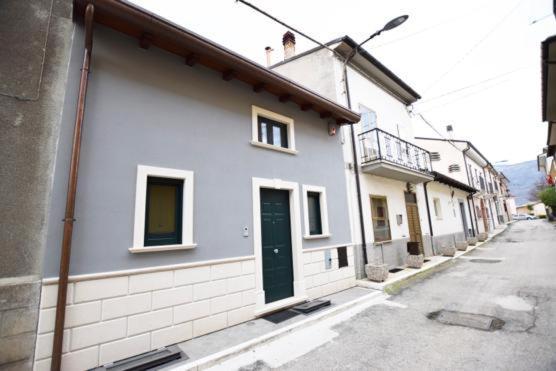 Bed and Breakfast ...Ecche Se Dorme Castelvecchio Subequo Екстер'єр фото